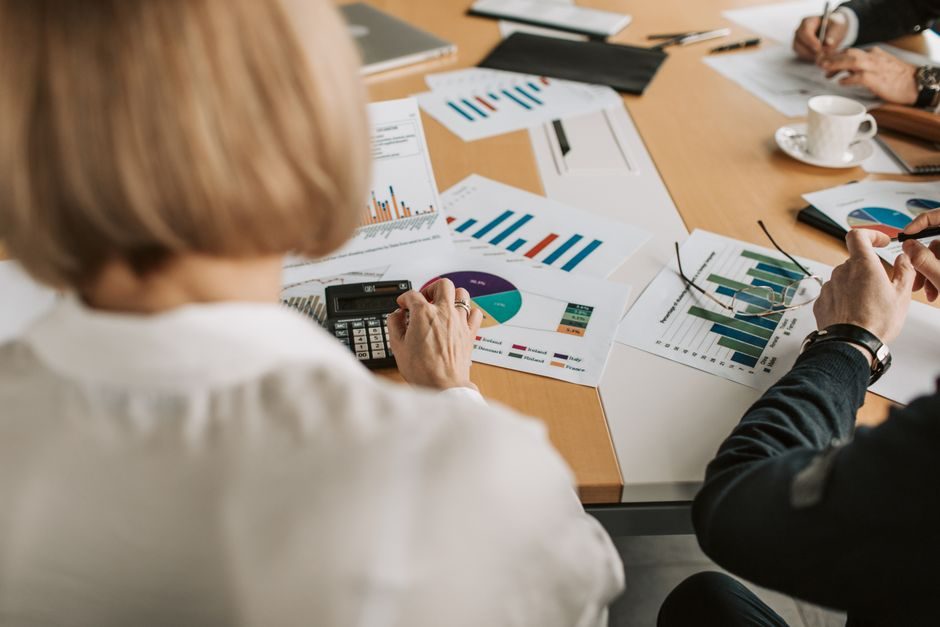 Bench Scale TCO 2026: Cost Drivers, 10-Year Spend Stack, Selection Map