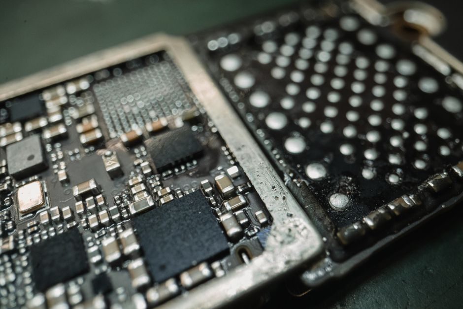Best Engineering Plastic for Semiconductor: 4 Resins That Pass FAB Spec Floors