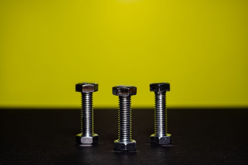 Bronze Lead Screw Suppliers 2026: 4 OEMs, 9 Parts, Sourcing Bands