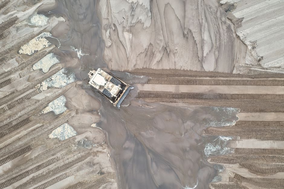 Bulldozer Selection Criteria: 4 Spec Gates for 2026 Buyers