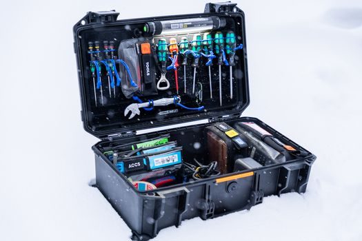 carrying case types and applications - Resin and Shell-Material Comparison for Industrial Specifiers