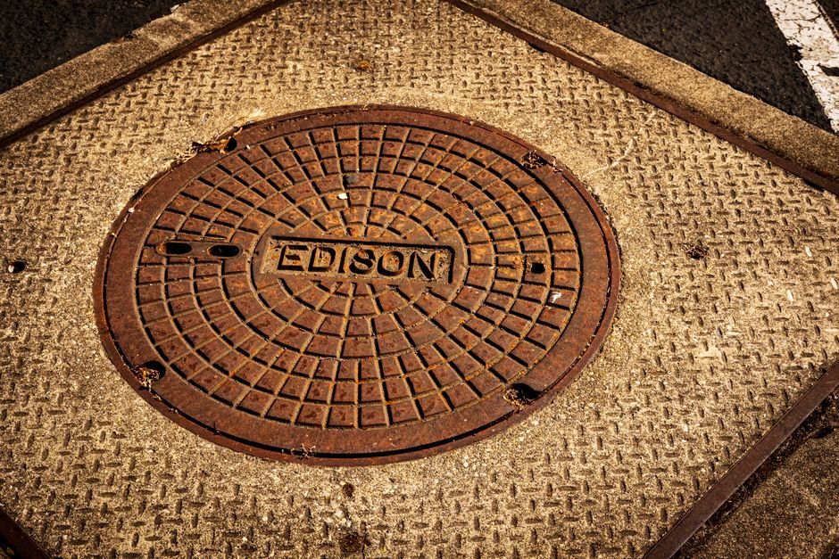 Cast Iron Installation Guide: Bed Plate, Guide Pillars and Field Welding Rules