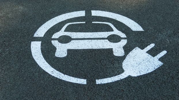 EV charging station suppliers and manufacturers list - Specification comparison: AC vs DC fast vs portable vs liquid-cooled
