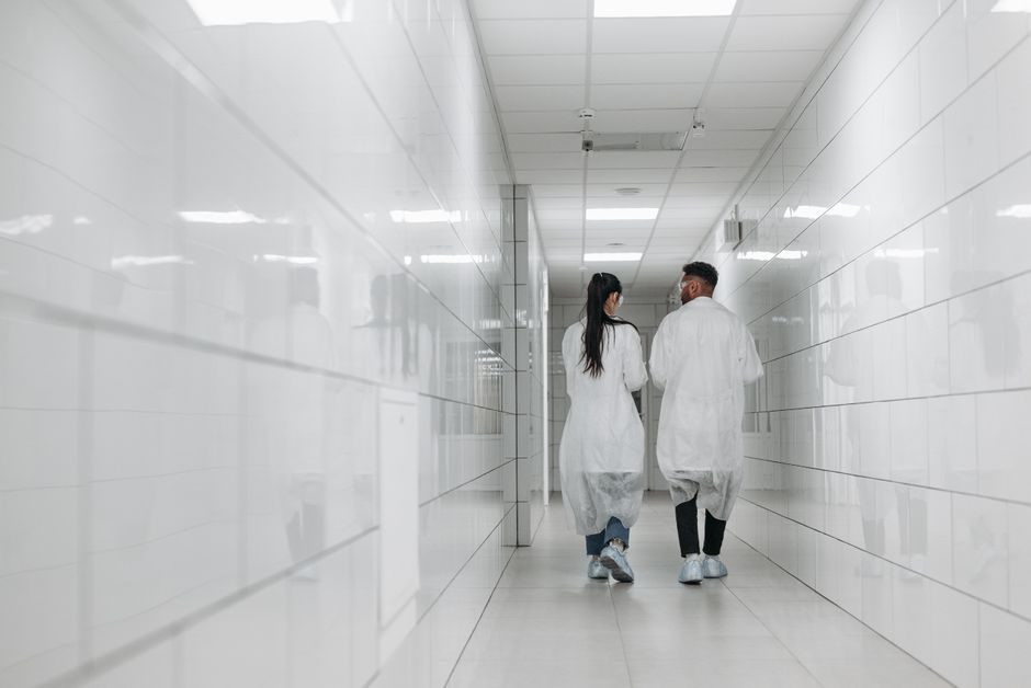 Cleanroom Panel Selection Guide: Core, Surface, Class, and Fire Map