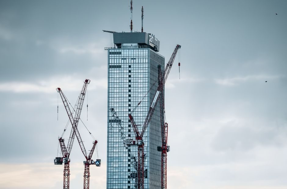 Climbing Formwork Sizing: Pour Height, Wall Type and Crane-Dependence