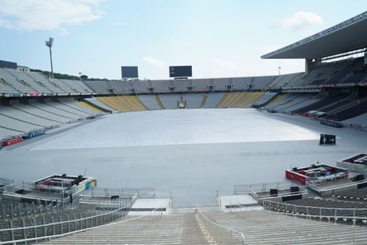 Concrete Curing Compound installation guide - Where Spray-On Membranes Fit vs Blankets and Water Curing