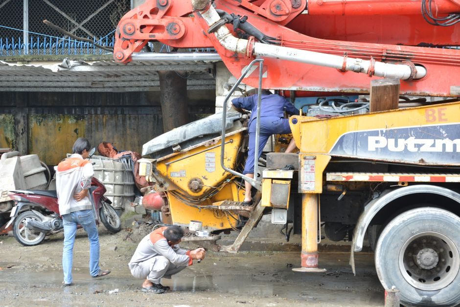 Concrete Pump Truck vs Concrete Vibrator: Spec, Cost and Use-Case Decision