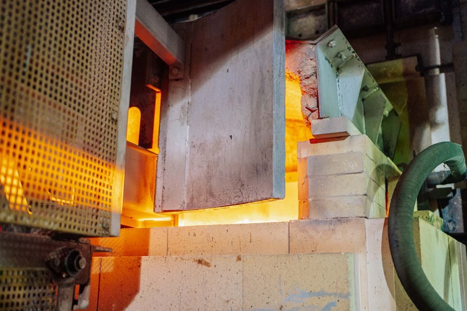 Copper Cathode Manufacturing: Pyro vs Hydro Routes, Spec Gates and Process Choices