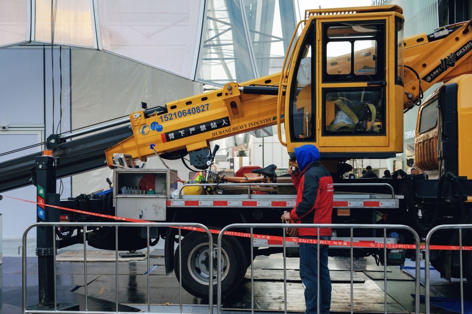 Crawler Crane vs Truck Crane: 2026 Spec Decision Map