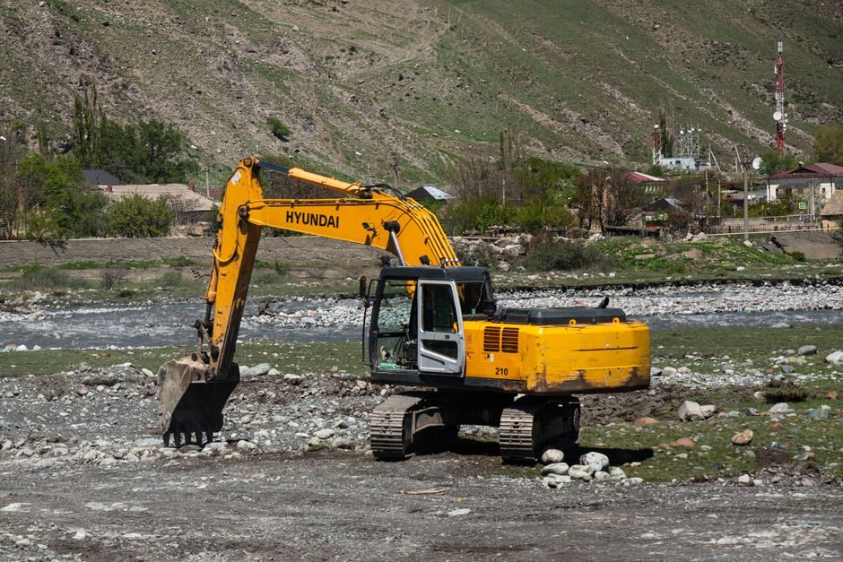 Crawler Excavator Price and Cost Guide: 2026 FOB Bands by Tonnage