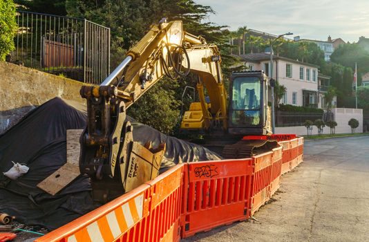 Excavator selection for demolition projects - Application Cases: Urban Teardown, Yard Recycling, Site Prep