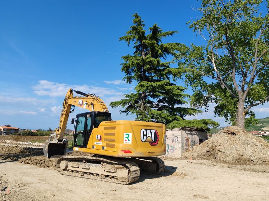 Demolition Excavator Selection: Carrier, Reach, and Attachment Map