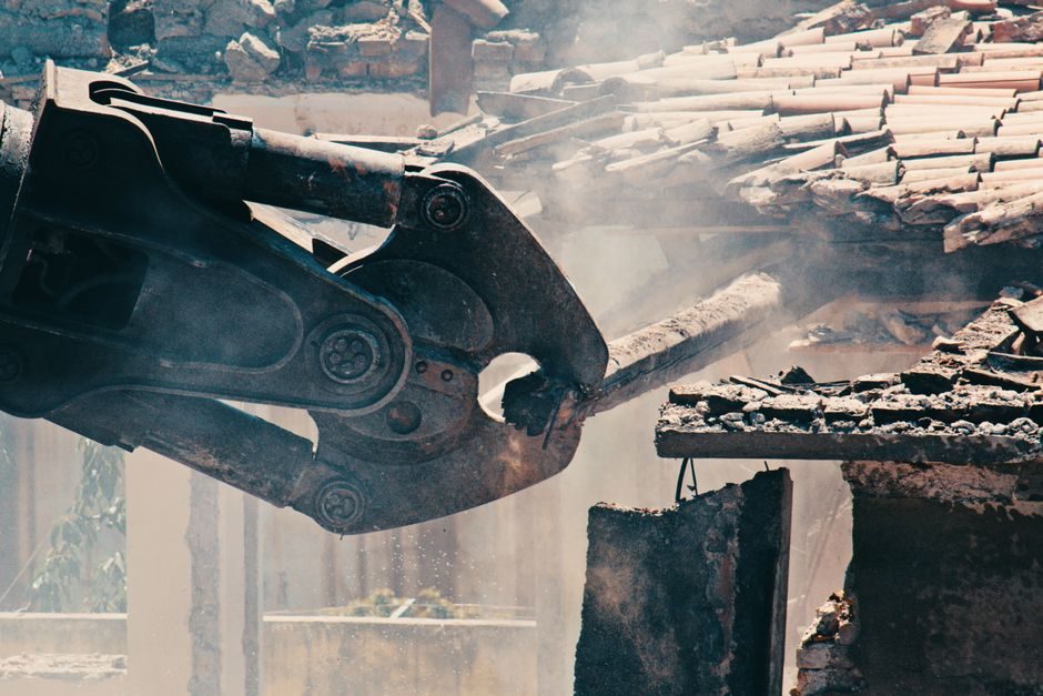 Demolition Hammer Advantages, Disadvantages and Spec Gates