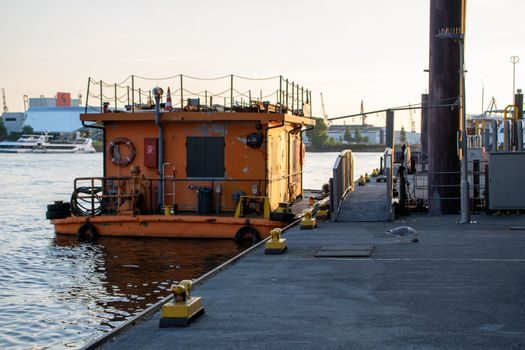 Dock Leveler sizing and selection guide - Edge-of-Dock vs Pit-Style: When Each Fits