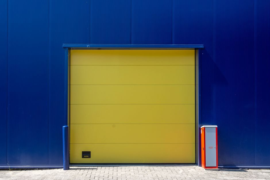 Dock Leveler Types and Classifications: Hydraulic, Mechanical, Air-Powered Compared
