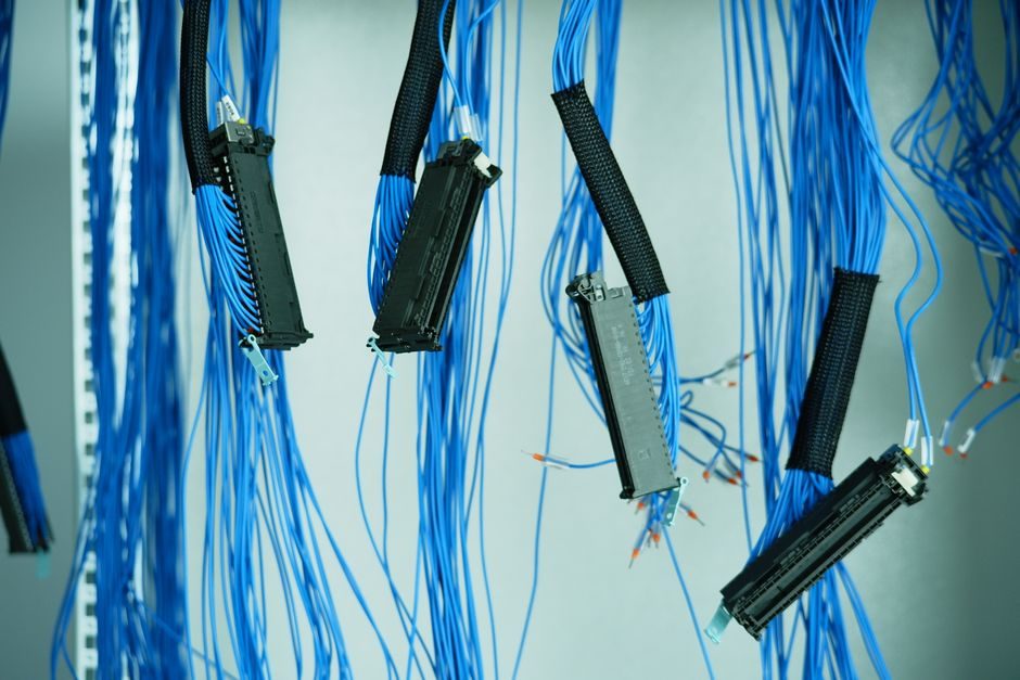 EMC Cable Glands vs Shielded Cable: Spec Bands, Materials and 360° Bonding