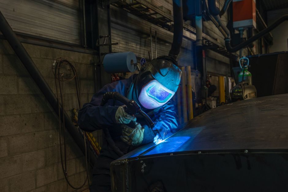 EV Manufacturing Equipment Guide: Cell, Pack, EVSE, and PPE Spec Map