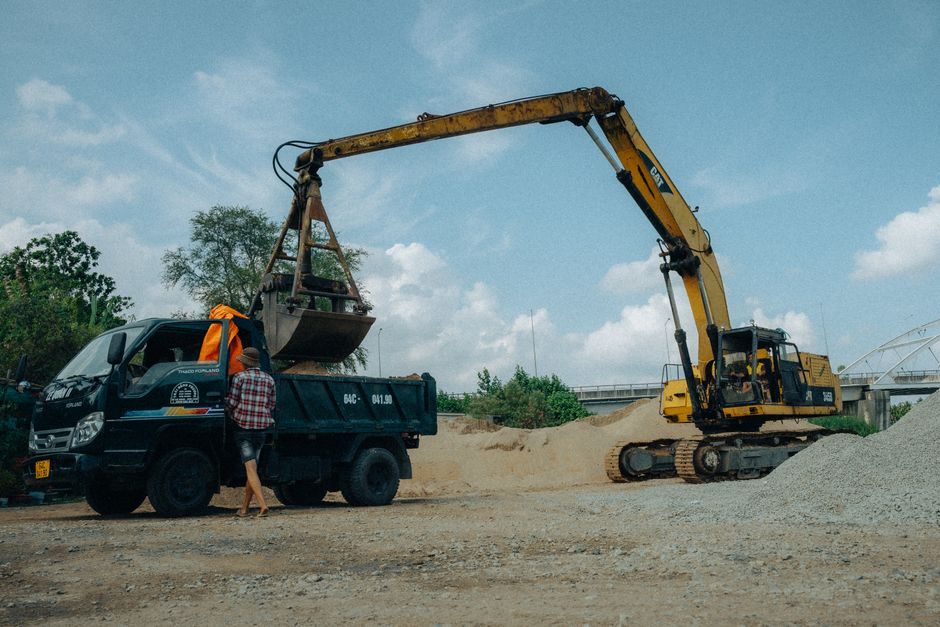 Excavator 2026 Price & Cost Guide: Class, Tonnage and Emission Tier