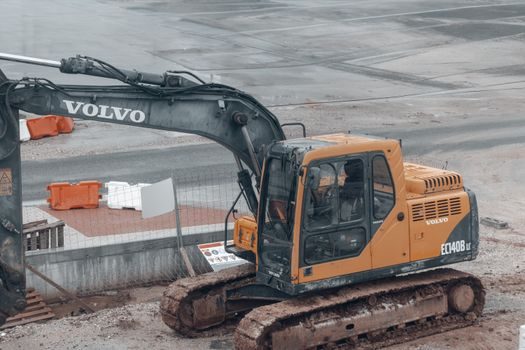 Excavator selection for landfill operations - Selection criteria ranked for procurement