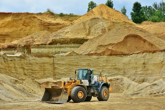 Excavator selection for landfill operations - Standards, sourcing, and 2026 procurement language