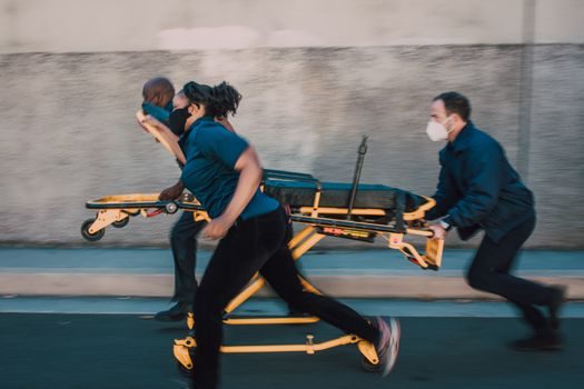 Eye Wash Station vs Stretcher - Spec bands: stretcher side