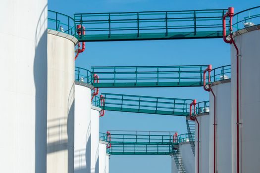 Fixed Gas Detector selection for oil and gas facilities - Architectural Choice: Point Detector vs Wireless vs Open-Path