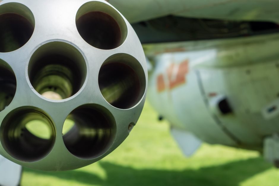 FKM vs FFKM for aerospace seals: spec bands, EN 2795 anchor, sourcing levers