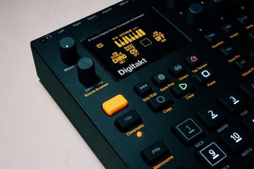 Function Generator buying guide 2026 - Criteria-Based Comparison of the Four Bands