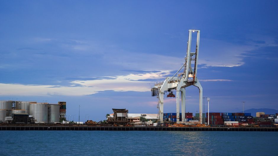 Gantry Crane vs Stacker Crane: Spec-First Selection Map
