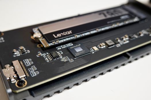 GPU production technology explained - Interconnect: NVLink, PCIe Gen5/Gen6, and the host link