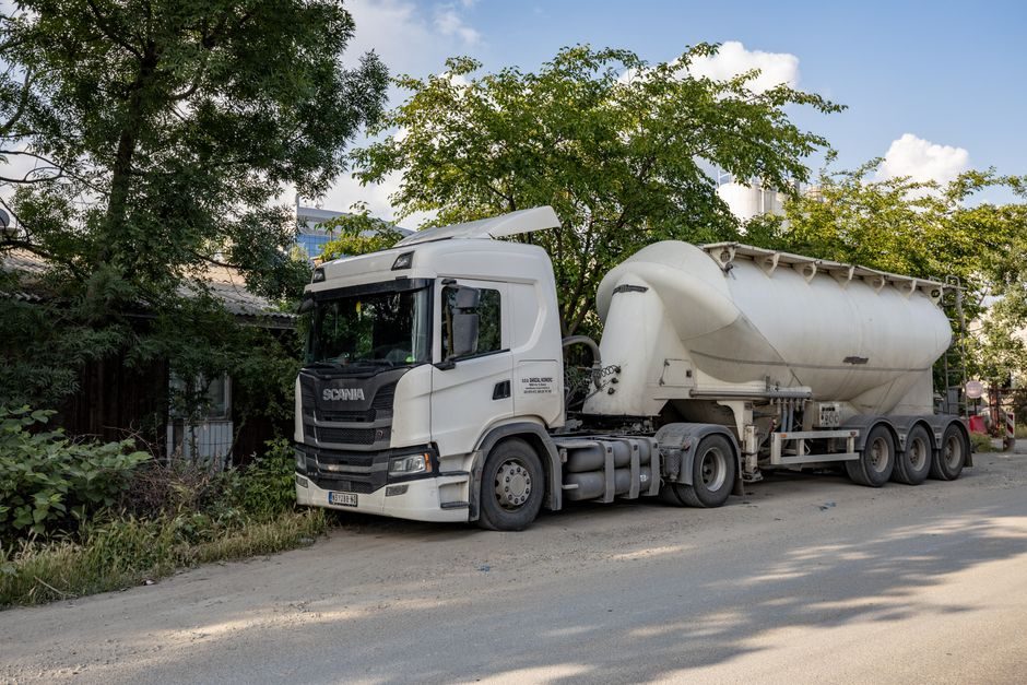 How to Choose a Concrete Mixer Truck: Capacity, Drive and Chassis Spec Bands