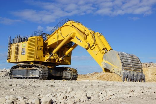 how to choose a crawler excavator - Step 5 — Powertrain and Electrification Choices in the 2026 Catalogue