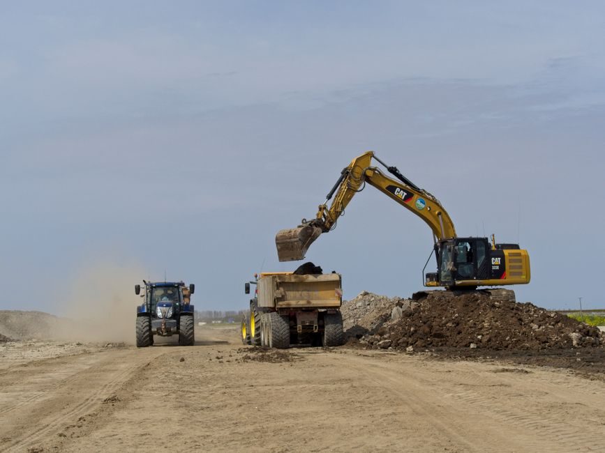 How to Choose a Dump Truck: 2026 Spec Bands, Driveline Types and Sourcing Levers