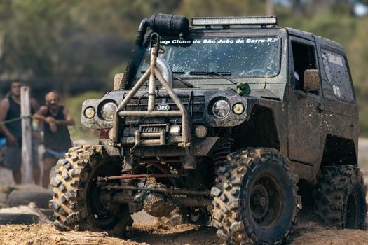 how to choose a Rough Terrain Forklift - Mast, Lift Height and Tyre Selection