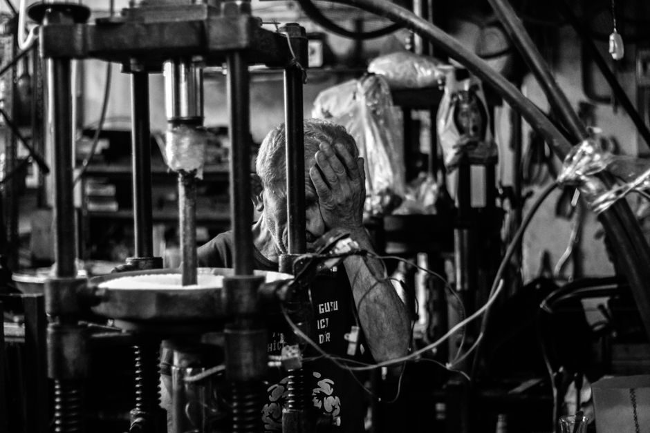 How to Choose a Static Pressure Molding Machine: Flask, Force, Sand and Cycle