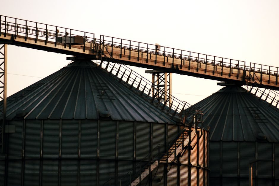 How to Choose a Vibrating Conveyor: Spec-First Selection Logic for 2026