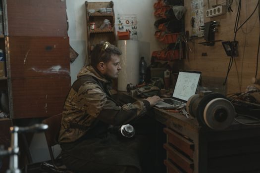 how to choose a work bench - Options comparison: four bench classes against four criteria