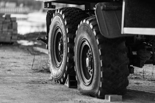 how to choose a Aerial Work Truck - Chassis Class, GVW, and the Trade-Off with Outrigger Spread