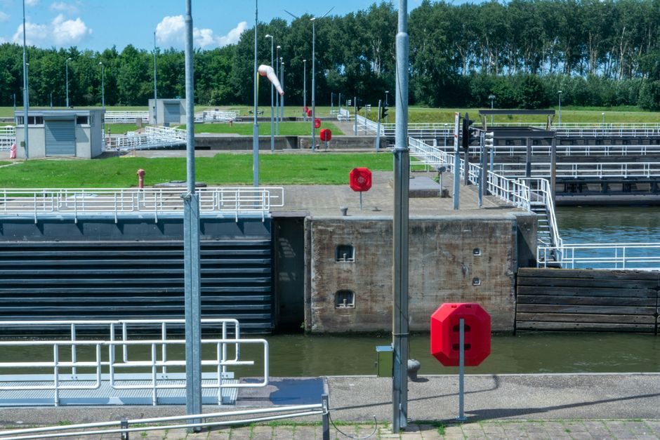 How to choose an open path gas detector: spec gates, beam paths, and 2026 sourcing