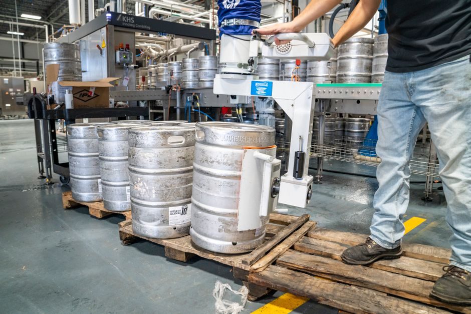 How to Choose the Right Pallet Jack: Manual, Electric and High-Lift Compared