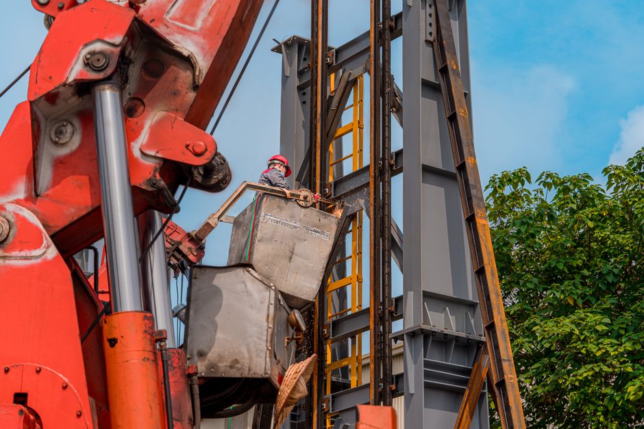 Hydraulic Accumulator Selection for Structural Fabrication: Type, Size, and Precharge