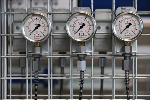 hydrogen fuel cell process control and instrumentation - Hydrogen purity, purge strategy, and analyzer choice
