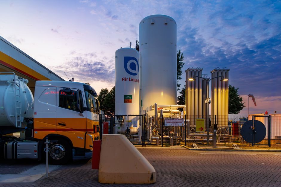 Hydrogen Fuel Cell Supply Chain: Production, Storage, Stacks and System Integration