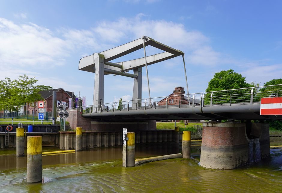 Hydrostatic Level Transmitter vs Dock Leveler: Spec-First Decision Map