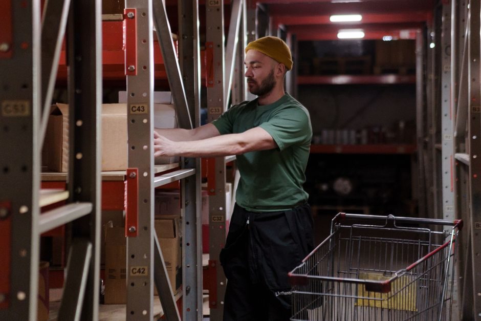 Industrial Barcode Scanner Buying Guide 2026: Specs, Prices, Form Factors
