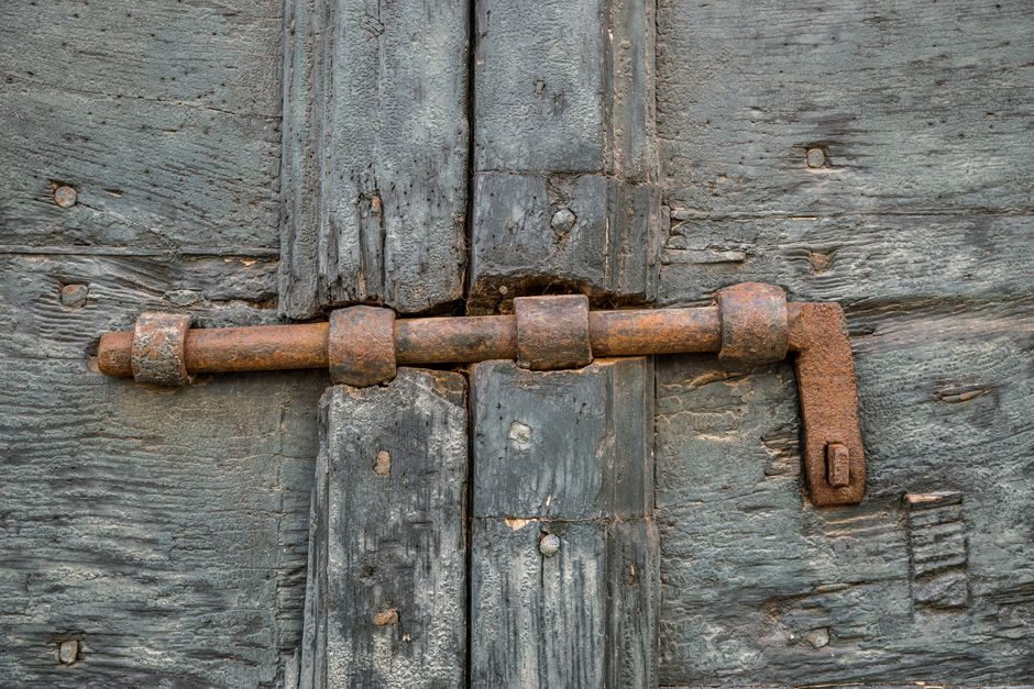 Industrial Hinge Selection: Material, Duty and Standard Gates