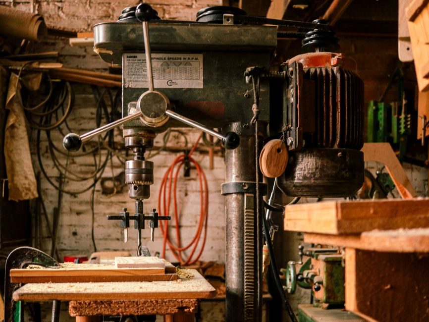 Labeling Machine vs Strapping Machine: Function, Spec Bands and 2026 Sourcing Map