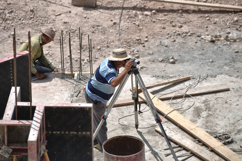 Laser Level Suppliers 2026: Maker Map, Line-Count Bands and Sourcing Levers