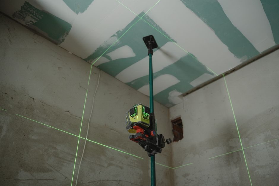 Laser Screed Installation Guide: Sub-Base, Calibration, and Pour Sequence