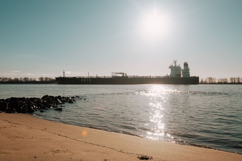 LNG Supply 2026: Super-Cycle Wave Hits the Market, Yet Tight-Window Risk Persists